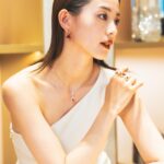 Aya Asahina Instagram - . . -Bulgari- 8/10にBulgari表参道コンセプトストアがopen☀️ . いち早く行ってきましたが、 外観はサフランカラーがとても鮮やかでした💛 . 広々としたエレガントな空間で、 また表参道に行ったらいきたいな🫶 . @Bulgari #Bulgari #BulgariJewelry #DivasDream #Omotesando