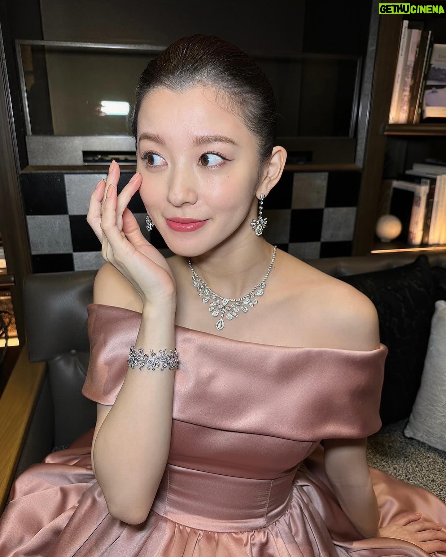 Aya Asahina Instagram - . . @chaumetofficial トークショーに参加しました💓 久しぶりに甘めのピンクドレス。 . dress @mirrormirror_jp . .