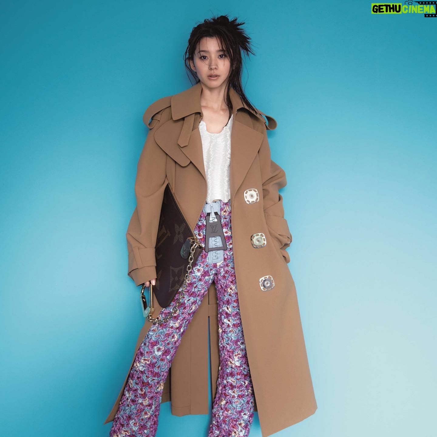 Aya Asahina Instagram - . . 25ans4月号に出てます🖤 @25ansjp . @louisvuitton 2023 S/S collection . . .