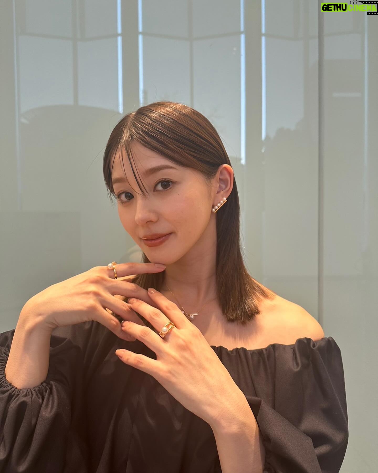 Aya Asahina Instagram - . . dress / @etretokyo jewelry / @tasaki_intl pumps / @sergiorossi . 本日放送のアンビリバボーの衣装でした💓 . .