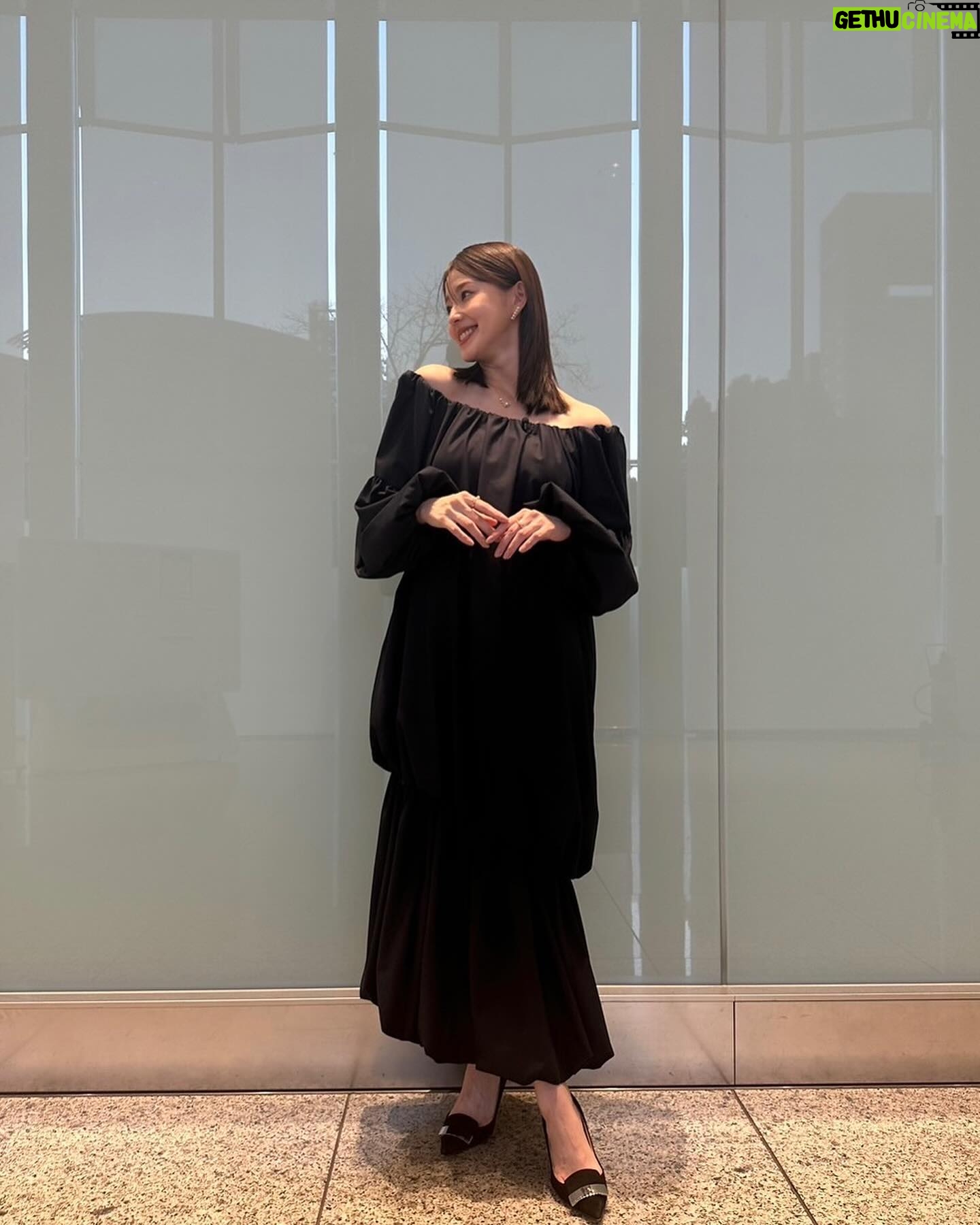 Aya Asahina Instagram - . . dress / @etretokyo jewelry / @tasaki_intl pumps / @sergiorossi . 本日放送のアンビリバボーの衣装でした💓 . .