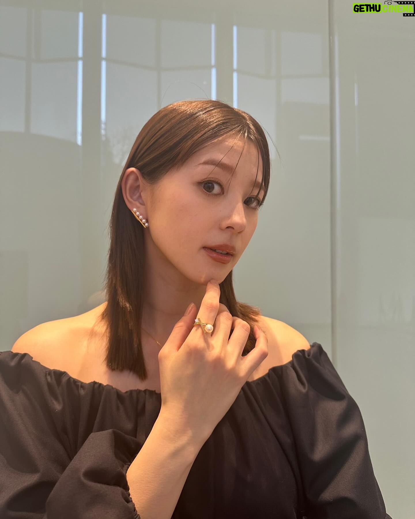 Aya Asahina Instagram - . . dress / @etretokyo jewelry / @tasaki_intl pumps / @sergiorossi . 本日放送のアンビリバボーの衣装でした💓 . .