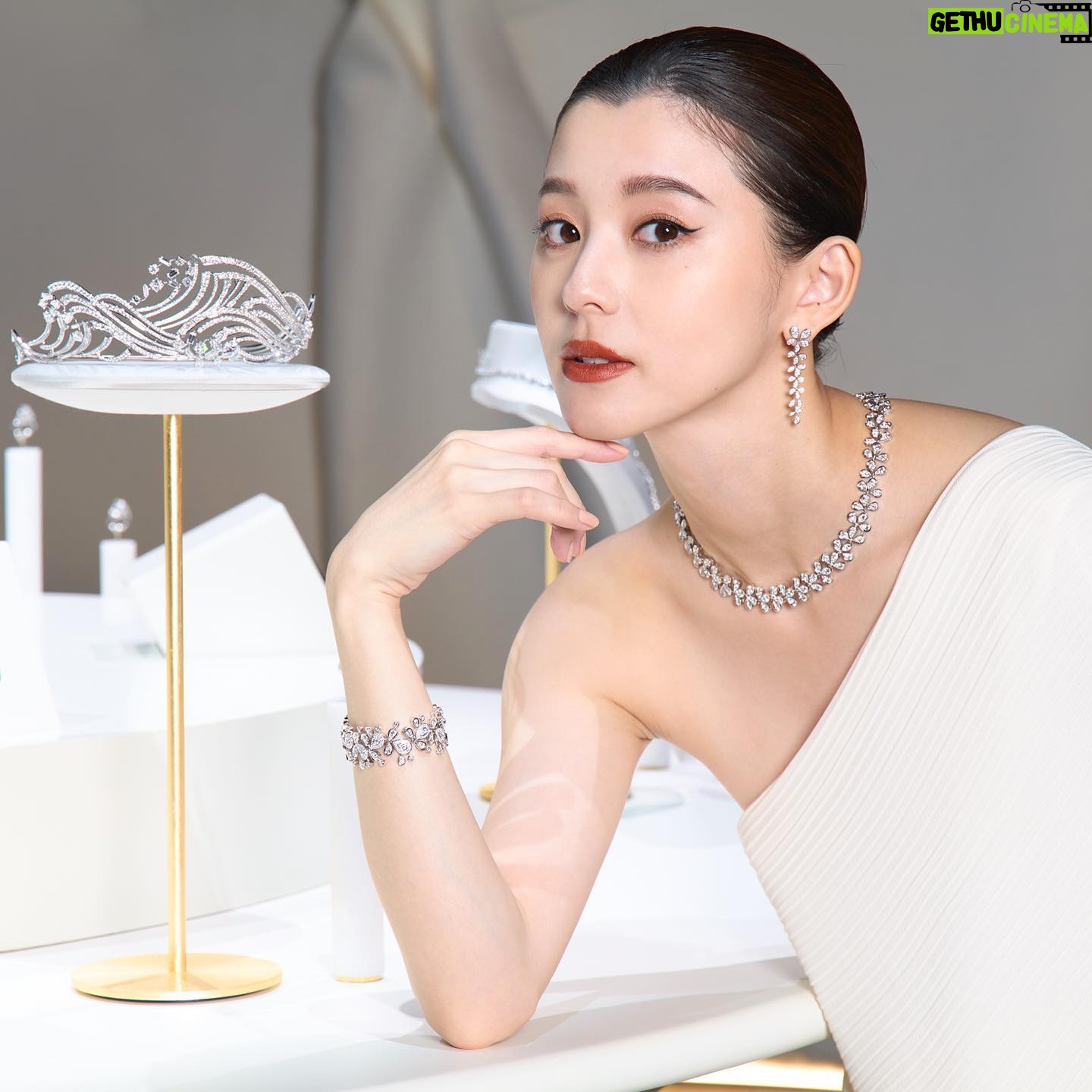 Aya Asahina Instagram - . . -CHAUMET- . 先日特別イベント「Conversation Virtuoses 2」 ショーメの卓越したハイジュエリーと、 日本伝統を受け継ぐ若き匠3名との “対話”を見させていただきました。 . 今年6月にパリに伺った時に拝見した ハイジュエリーもあり、 とても輝かしく繊細で素敵な時間を過ごさせて頂きました。 . #ショーメ #chaumet #conversationvirtuoses2 . @chaumetofficial . .