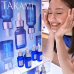 Aya Asahina Instagram - . . 先日TAKAMI GINZA で角質美容について学んできました💙 . 角質ってきれいな肌のために大切な役割をもっている、大事なものだったという事を知りました。 . 角質に見立てた角質ペーパーを触ってみて、 こんなに角質が薄いとは知らなかった、、。 肌は摩擦を与えないように、こすらない方がいい。ってよく言うけど、 体験してみて、より重要さに気づきました。 . TAKAMI GINZAで学んでからは、 毎日、やさしく丁寧に肌を触れることを意識しています💙 . そしてもう一つ驚いたことは、 タカミスキンピールを普段から愛用しているのですが 塗った直後は3分間待つことが大切だということ！！！ すぐに化粧水を塗ったりしていたから、 これからは3分待つようにしないと。と反省。 . でも知るきっかけがあったからこそ、 最近は毎日のスキンケアが楽しい🥺♥️ . . #タカミ #タカミスキンピール #角質美容 #PR @takami.skinpeel