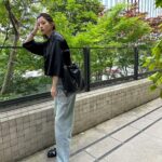 Aya Asahina Instagram - . . ジェイミーシリーズから、 新しく登場するポションタイプの 「JAMIE 4.3」アイコニックなステッチや カサンドラロゴなどのデザインは そのままの巾着型バック🖤 . 日常使いに最適。 . . @ysl . #YSL #サンローラン #JAMIE #PR