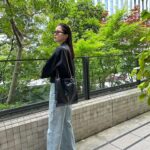 Aya Asahina Instagram - . . ジェイミーシリーズから、 新しく登場するポションタイプの 「JAMIE 4.3」アイコニックなステッチや カサンドラロゴなどのデザインは そのままの巾着型バック🖤 . 日常使いに最適。 . . @ysl . #YSL #サンローラン #JAMIE #PR