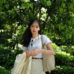 Aya Omasa Instagram - #今日の絢服 この時期はジャケットスタイルとトレンチコートが多め🤍🐩🪽 👜 #louisvuitton 👕 #louisvuitton 👖#jacquemus 🧥#auralee 🕶️#grntlemonster @louisvuitton #LVfashion