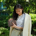 Aya Omasa Instagram - #今日の絢服 この時期はジャケットスタイルとトレンチコートが多め🤍🐩🪽 👜 #louisvuitton 👕 #louisvuitton 👖#jacquemus 🧥#auralee 🕶️#grntlemonster @louisvuitton #LVfashion