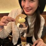 Aya Omasa Instagram - 今更感たっぷりの極寒北海道☃️旅行のお写真❄️🩵 とっても寒かったけれど北海道で食べるアイスが美味しすぎて毎回食べます🍦✨ 北海道旅行おすすめありますか〜とよく聞かれますが、 ジンギスカン、海鮮、ラーメン、ソフトクリームは必ずたべて帰って〜 早くまた北海道に行きたい☃️❄️