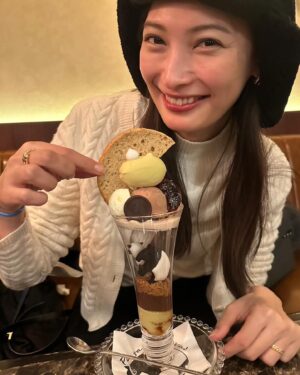Aya Omasa Instagram - 今更感たっぷりの極寒北海道☃️旅行のお写真❄️🩵

とっても寒かったけれど北海道で食べるアイスが美味しすぎて毎回食べます🍦✨

北海道旅行おすすめありますか〜とよく聞かれますが、
ジンギスカン、海鮮、ラーメン、ソフトクリームは必ずたべて帰って〜

早くまた北海道に行きたい☃️❄️