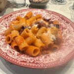 Aya Omasa Instagram - ローマからベネチアの1週間の撮影で私は何度パスタを食べたのでしょう🍝🫠 今回の撮影のために二ヶ月くらい身体を絞っていたのですが、、着いてからの爆発で帰ってまた気合いを入れ直さなければ🫠 でも、、幸せでした🧡🇮🇹🍝 ご飯が美味しいのが1番！ #パスタ三昧