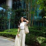 Aya Omasa Instagram - #今日の絢服 この時期はジャケットスタイルとトレンチコートが多め🤍🐩🪽 👜 #louisvuitton 👕 #louisvuitton 👖#jacquemus 🧥#auralee 🕶️#grntlemonster @louisvuitton #LVfashion
