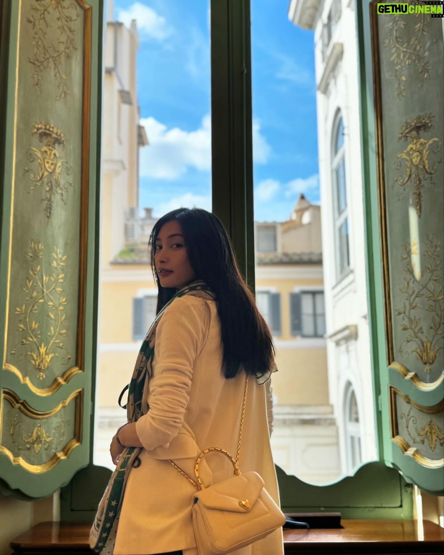 Aya Omasa Instagram - ローマ、ベネチアに Preciousの撮影で行ってきました! 1週間天気にも恵まれ、素晴らしい撮影が出来ました🌅🧡 ローマでは念願の @bulgari 本店にも! そして、去年できたばかりの #BulgariHotelRoma にも宿泊することができ、どこを切り取っても美しい店内、お部屋で写真を撮りすぎてしまいました🤭 少しイタリア撮影のお写真続きますがお付き合いくださいませ!