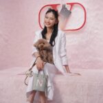 Aya Omasa Instagram - ヴァレンティノ ガラヴァーニ “ロックスタッズ ペット”インストアイベントになちゅと行ってきました🐶❤️ 毎回🐶と一緒に行けるこのイベントが楽しみに…！ 鞄や靴にイニシャルと絵を描いてもらえる期間限定ショップ、是非遊びに行ってみて下さい✨🦜🐇🐈 #RockstudPet #ValentinoGaravani @MaisonValentino #pr ヴァレンティノ 銀座にて、 5月12日（日）まで開催中🐶❤️
