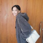 Aya Omasa Instagram – #今日の絢服

🩶🤍🩶

coat #nave 
bag #fendi 
sneaker #toryburch 
bustier #esteta 
jewelry #blvgari 
#pr