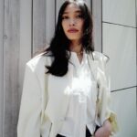 Aya Omasa Instagram - #今日の絢服 🤍☁️🥼✨ GWに入っている方も多いのかな〜？🤔 jacket #mm6 shirt #nave skirt #amerivintage bag #valentino