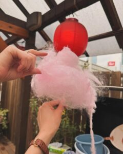 Aya Omasa Instagram - BBQ🍖✨ 友達家族で今年初BBQを！ 子供が年々増えて賑やかに👶 今年は何回出来るかなぁ〜！ #BBQ #餅つき#わたあめ