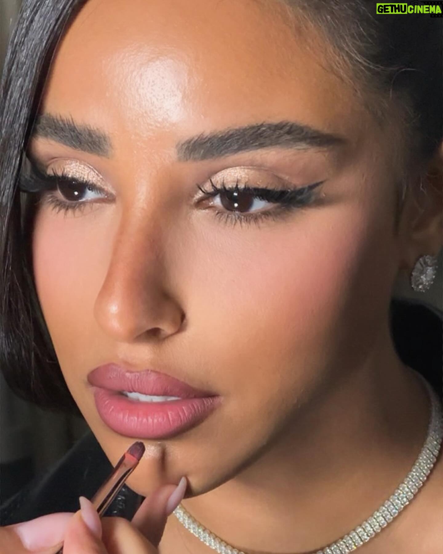 Aya Samaha Instagram - Close ups of my beauty queen @ayahsamaha ✨ #duhasmakeup