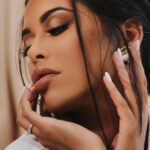 Ayem Nour Instagram – Mise en beauté par mes copines, merci les amours ♥️ @mandyg.photographer 
@latifah_makeupartist