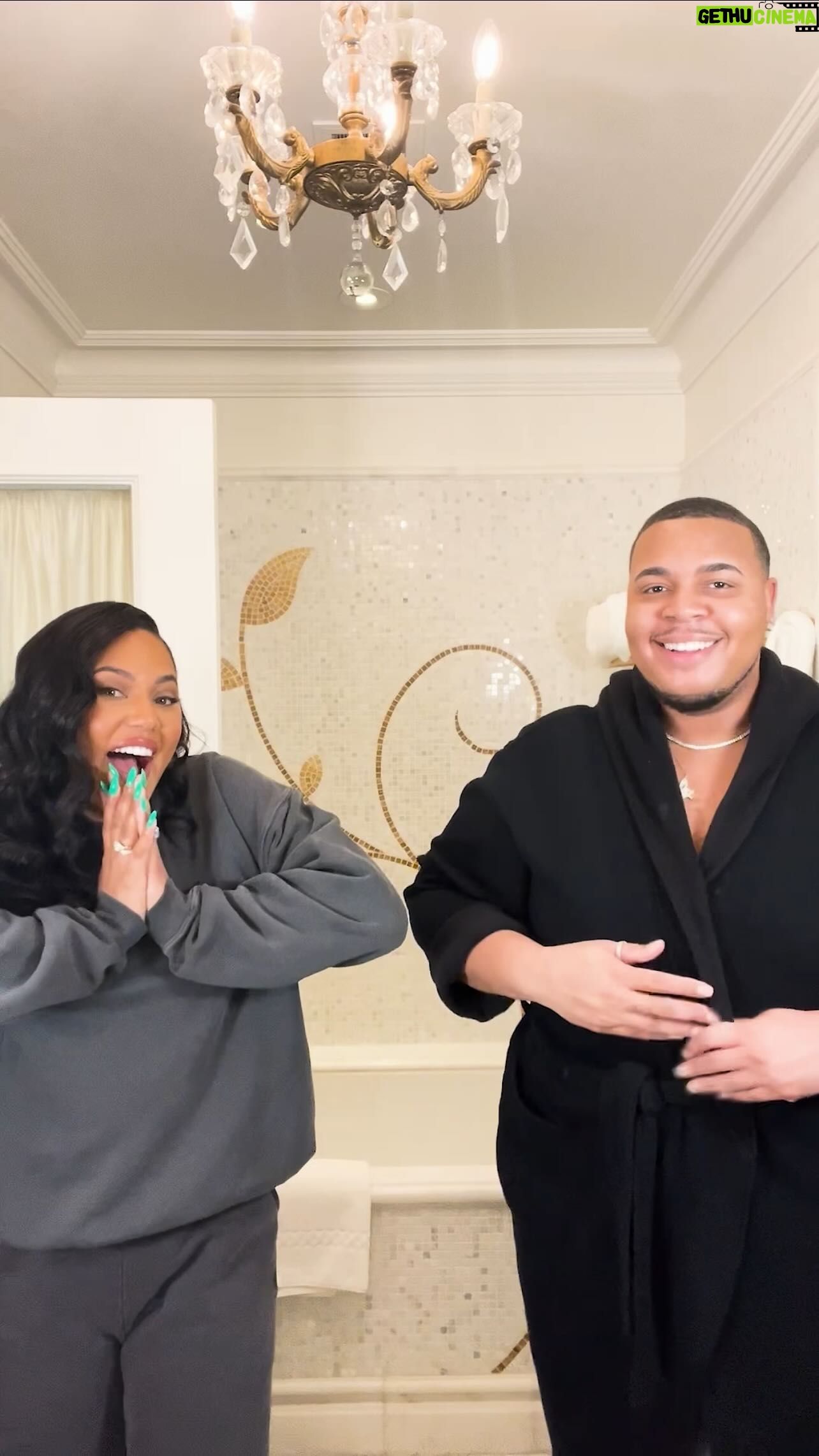Ayesha Curry Instagram - Talking all things @sweetjulyskin with the one and only @scotlouie! Thank you for stopping by while I was in NY π«ΆπΎ had the best time watching you do your skincare π€£π