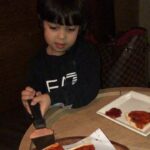 Ayesha Takia Instagram - lol pizza maker enjoying his pizza😍😍😍😍😍 #MikailAzmi @chaicoffi 😍😍😍