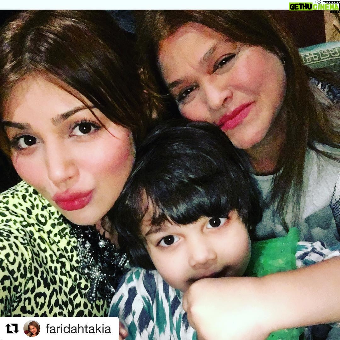 Ayesha Takia Instagram - @faridahtakia #MikailAzmi 😍🥰💋💖😊😇