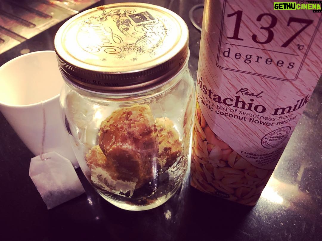 Ayesha Takia Instagram - Black tea bag, pistachio milk, organic jaggery... my fav way to make tea rite now! No boiling.no dairy.no white sugar๐ #chai addict #vegan OH I forgot I mostly add loads of grated ginger ๐