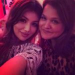 Ayesha Takia Instagram - Mama n me ❤️😍 @faridahtakia 😍❤️ #dinnerdate #mom #ayeshatakia