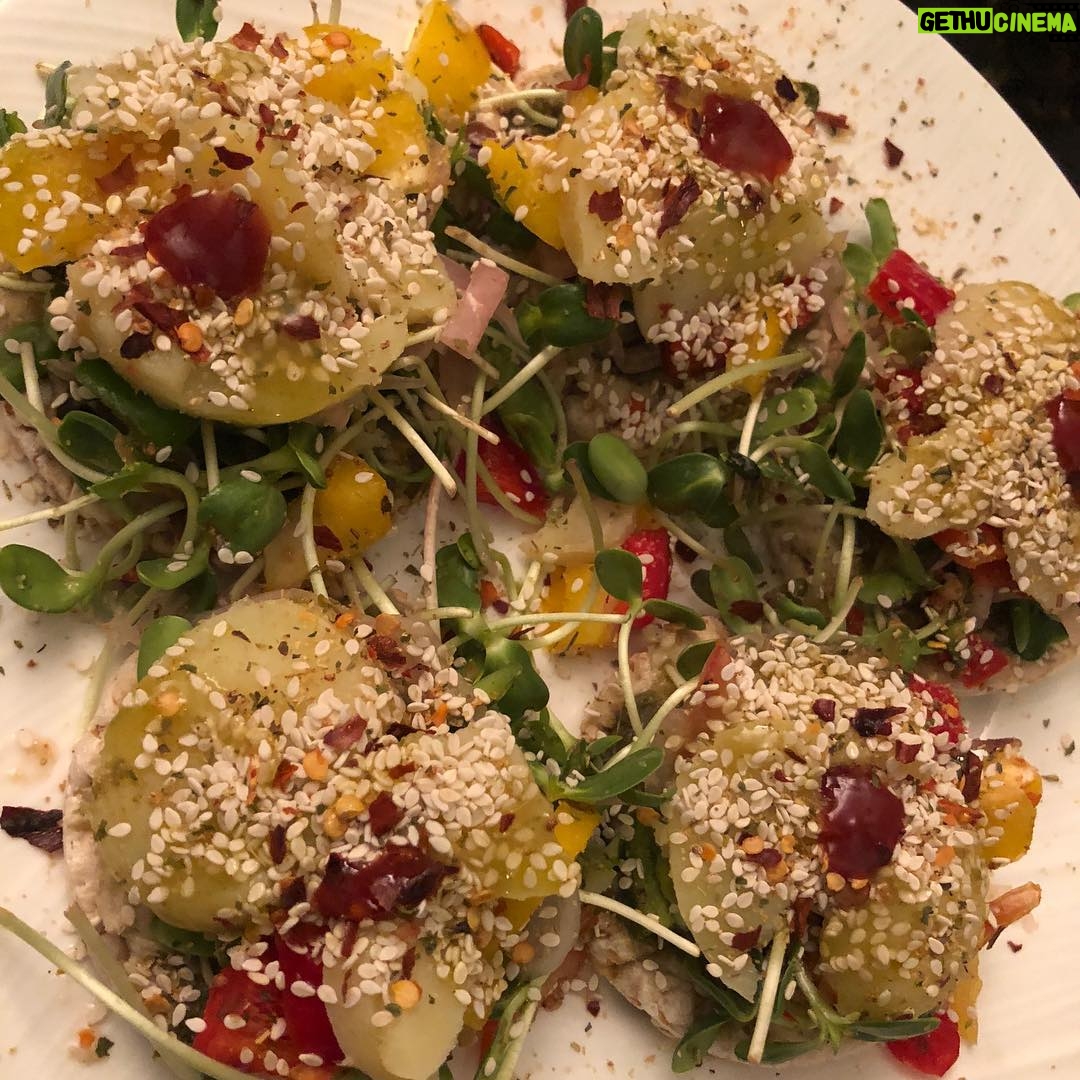 Ayesha Takia Instagram - Makes me so happy when my food looks like a garden😍 #vegan ofcourse😍😍