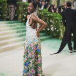Ayo Edebiri Instagram – FIRST MET THANK YOU @loewe and @voguemagazine 🫶🏾