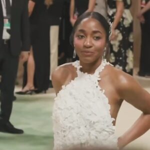 Ayo Edebiri Instagram - FIRST MET THANK YOU @loewe and @voguemagazine 🫶🏾