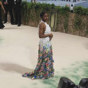 Ayo Edebiri Instagram - FIRST MET THANK YOU @loewe and @voguemagazine 🫶🏾