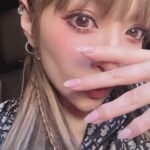 Ayumi Hamasaki Instagram - 最近ベイビーブーマーずっとおかわり🤤🪽🫧 フットはベイビーブーマーありきでチェンジが基本でいつもお任せ🤍 @deeeeeenden @nailist___shu @nailfuor