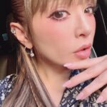 Ayumi Hamasaki Instagram - 最近ベイビーブーマーずっとおかわり🤤🪽🫧 フットはベイビーブーマーありきでチェンジが基本でいつもお任せ🤍 @deeeeeenden @nailist___shu @nailfuor