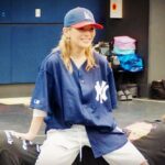 Ayumi Hamasaki Instagram – 昨日の夜、一年前のカメラロールを見ていた。

いつかの遠くのゴールを手探りでただひたすらに、がむしゃらに目指している私達が居た。あの頃は本当に毎日リハーサルやってもやっても終わらなかったなぁ。

チケット予約スタートしたらTAでSOLD OUTが相次いで一般席が用意出来なくなって、TAツアーじゃん！てなったのも懐かしいなぁ。今日も激戦を勝ち抜いた皆が集まってくれていると聞きました。昨夜緊急会議をして、見にくかったり聴こえづらかったり身動きとりづらかったりが多少あるかも知れないけれど、ギリギリまで機材をつめて1人でも多くTAが入れるようにしよう！となり、今日スタッフの皆様が頑張って下さり当日券を出せる事になりました。

沖縄ファイナル2daysを残し、いよいよ今夜18:30〜大阪で三幕セミファイナル。どんなステージを一緒に創れるかな✨✨✨(福井、石川は振替限定公演をお届けする予定です☺️) 

宜しくお願いいたします！

#ayu47都道府県tour 
#大阪TA
#遠征組TA
#49公演目🙏
