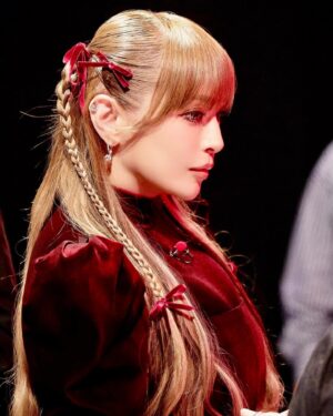 Ayumi Hamasaki Instagram - 千鳥かまいたちアワーありがとうございました🙏
ダーツの神様が降りて来てしまい、たくさん吹かせたり拭かせたり弾かせたりですみませんでした😝💕

Tverで是非、前編後編と公開されているのて、まだの方はチェックしてみて下さい📲✨

#ちどかま
#千鳥かまいたちアワー 
#ダーツの神降臨