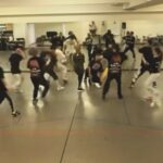 Ayumi Hamasaki Instagram – 昨日の夜、一年前のカメラロールを見ていた。

いつかの遠くのゴールを手探りでただひたすらに、がむしゃらに目指している私達が居た。あの頃は本当に毎日リハーサルやってもやっても終わらなかったなぁ。

チケット予約スタートしたらTAでSOLD OUTが相次いで一般席が用意出来なくなって、TAツアーじゃん！てなったのも懐かしいなぁ。今日も激戦を勝ち抜いた皆が集まってくれていると聞きました。昨夜緊急会議をして、見にくかったり聴こえづらかったり身動きとりづらかったりが多少あるかも知れないけれど、ギリギリまで機材をつめて1人でも多くTAが入れるようにしよう！となり、今日スタッフの皆様が頑張って下さり当日券を出せる事になりました。

沖縄ファイナル2daysを残し、いよいよ今夜18:30〜大阪で三幕セミファイナル。どんなステージを一緒に創れるかな✨✨✨(福井、石川は振替限定公演をお届けする予定です☺️) 

宜しくお願いいたします！

#ayu47都道府県tour 
#大阪TA
#遠征組TA
#49公演目🙏