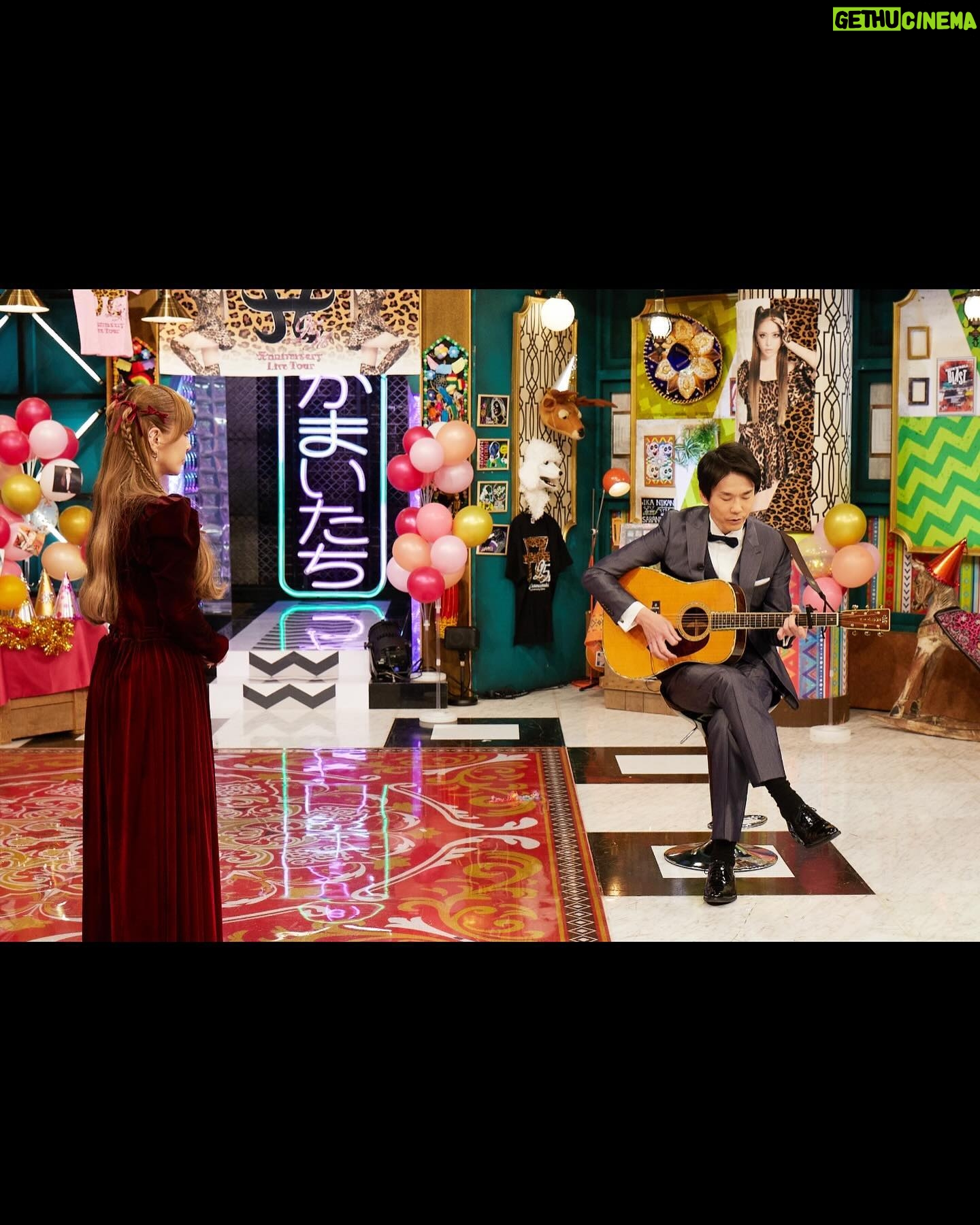 Ayumi Hamasaki - 3 Likes - 千鳥かまいたちアワーありがとうございました🙏
ダーツの神様が降りて来てしまい、たくさん吹かせたり拭かせたり弾かせたりですみませんでした😝💕
Tverで是非、前編後編と公開されているのて、まだの方はチェックしてみて下さい📲✨
#ちどかま
#千鳥かまいたちアワー
#ダーツの神降臨