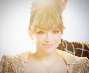 Ayumi Hamasaki Instagram - 明日、4月17日は @be_story_official 発売日🎉✨

中ページのロングインタビューや最近お気に入りの美容アイテムの紹介なども楽しんでいただけますよーにっ✌️

#ayu26thanniversary