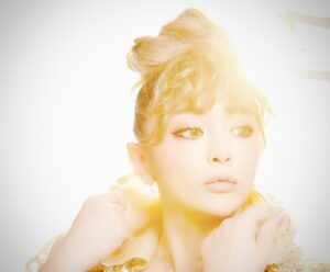 Ayumi Hamasaki Instagram - 明日、4月17日は @be_story_official 発売日🎉✨

中ページのロングインタビューや最近お気に入りの美容アイテムの紹介なども楽しんでいただけますよーにっ✌️

#ayu26thanniversary