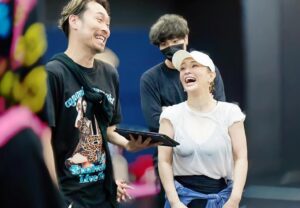 Ayumi Hamasaki Instagram - このツアー最後のリハーサルだったので、おまさ @masayukikamo が写真撮りにスタジオ来てくれた🥹🫶

これがまだ先週だなんて、びっくり！

#ayu47都道府県tour 
#最後のスタジオリハ
#ちょいちょい
#気になるとこあるやんな