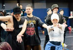 Ayumi Hamasaki Instagram - このツアー最後のリハーサルだったので、おまさ @masayukikamo が写真撮りにスタジオ来てくれた🥹🫶

これがまだ先週だなんて、びっくり！

#ayu47都道府県tour 
#最後のスタジオリハ
#ちょいちょい
#気になるとこあるやんな