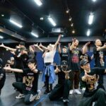 Ayumi Hamasaki Instagram - このツアー最後のリハーサルだったので、おまさ @masayukikamo が写真撮りにスタジオ来てくれた🥹🫶 これがまだ先週だなんて、びっくり！ #ayu47都道府県tour #最後のスタジオリハ #ちょいちょい #気になるとこあるやんな