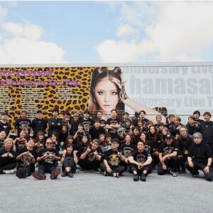 Ayumi Hamasaki Instagram - 最愛なるAスタッフとツアークルーの皆様の最強のサポートのもと、約1年間に及んだ47都道府県ツアー全53公演、本日無事に閉幕いたしました🇯🇵

Already miss them all😭✨✨

#ayu47都道府県tour 
・
・
・
#写ってないけど
#セキュリティチームも松ゴリも
#全員しっかりルーズソックス
#群を抜いて
#JKコスに1番ブチ上がってたのは
#コメです🐔

📸 @masayukikamo ☺️🙏