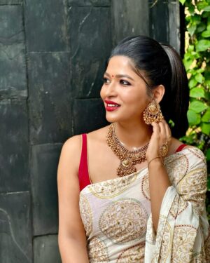 Azmeri Haque Badhon Instagram - শুভ নববর্ষ ❤️! 

Wearing @safiyasathi 
@gluedtogether.handcrafted.art