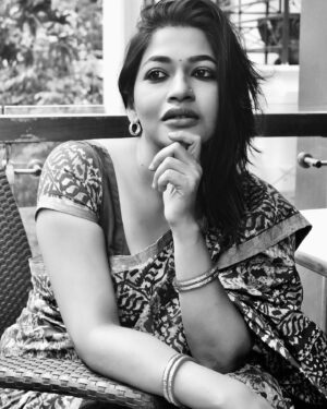 Azmeri Haque Badhon Instagram - 📸 @farihajannat_