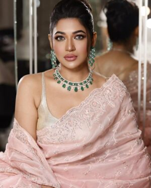 Azmeri Haque Badhon Instagram - @amisheebd @zahidkhanbridalmakeover ❤️!