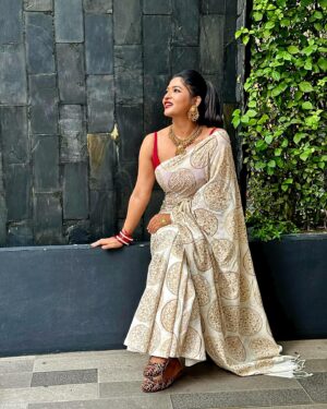 Azmeri Haque Badhon Instagram - শুভ নববর্ষ ❤️! 

Wearing @safiyasathi 
@gluedtogether.handcrafted.art
