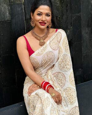 Azmeri Haque Badhon Instagram - শুভ নববর্ষ ❤️! 

Wearing @safiyasathi 
@gluedtogether.handcrafted.art