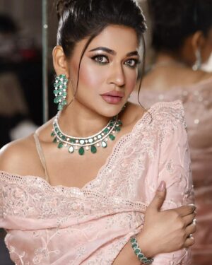 Azmeri Haque Badhon Instagram - @amisheebd @zahidkhanbridalmakeover ❤️!